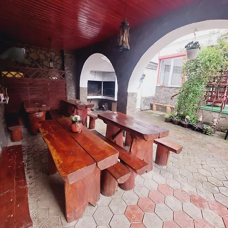 Pensiunea Rock And Red Guest house